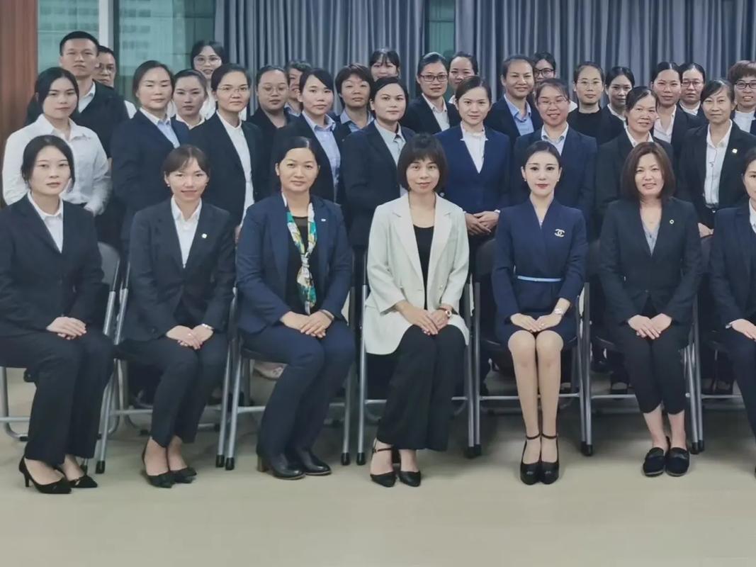 保險(xiǎn)行業(yè)《商務(wù)禮儀》培訓(xùn) 從產(chǎn)品到服務(wù)，從服務(wù)到禮儀服務(wù)的演進(jìn)路徑